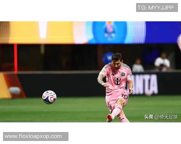 足球明星在场上激情对话揭秘比赛背后的默契与策略