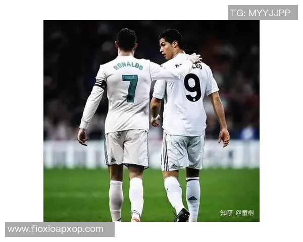 足球明星的学习成绩揭秘:他们如何平衡学业与职业生涯的挑战与成功 足球明星的学习成绩揭秘:他们如何平衡学业与职业生涯的挑战与成功